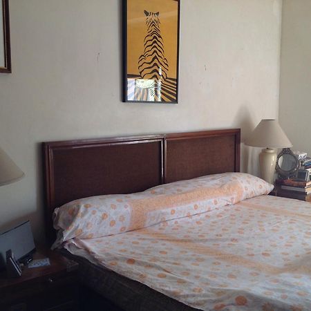Homestay Chateau 39 New Delhi Bagian luar foto